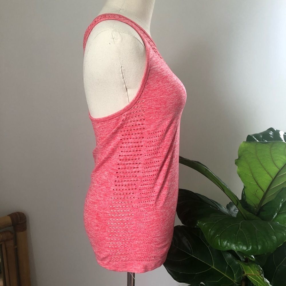 Craft Core Seamless Pink Run Tank Small - Picture 6 of 8